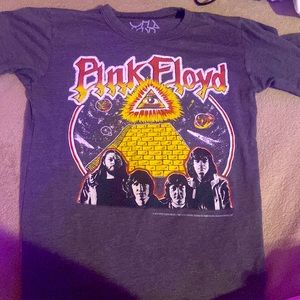 Chaser graphic tee, barely used